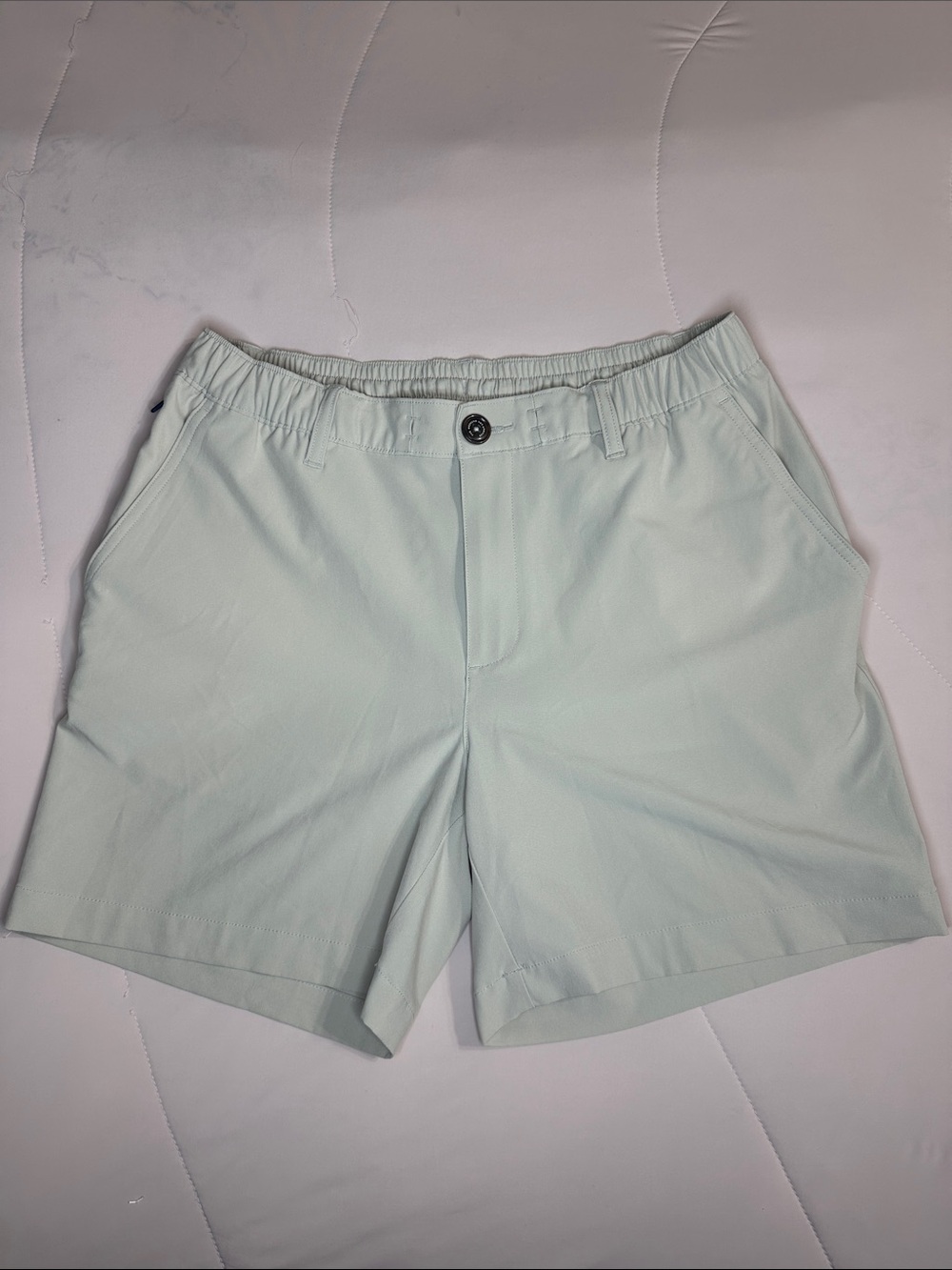 chubbies Men’s Light Tan Flat Front Shorts 6” inseam - M